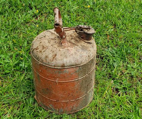 old metal gas cans value